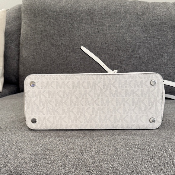 Michael Kors Monogram White Satchel - Picture 5 of 11
